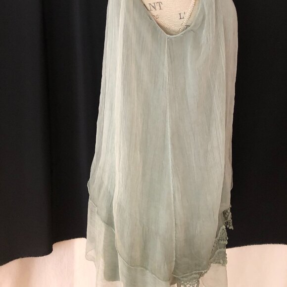 Gorgeous Italian Made Flowy Linen top: Size M/L - Picture 10 of 16